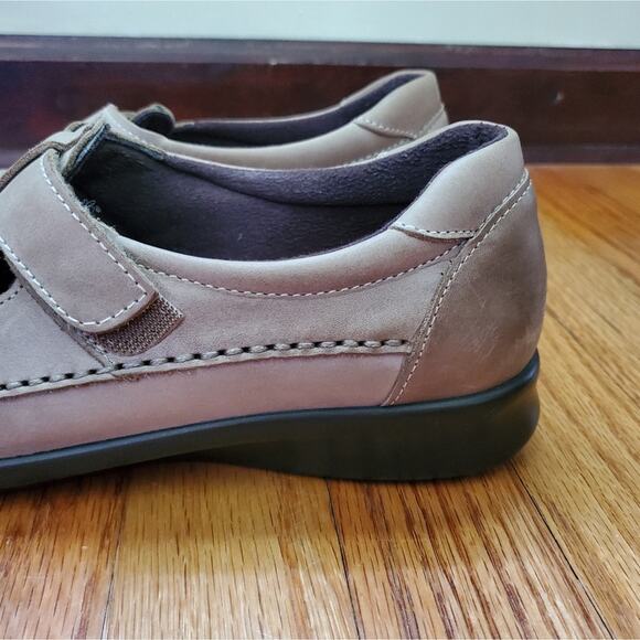 SAS beige cream women's shoes size 9.5 S flats loafers - Picture 2 of 10